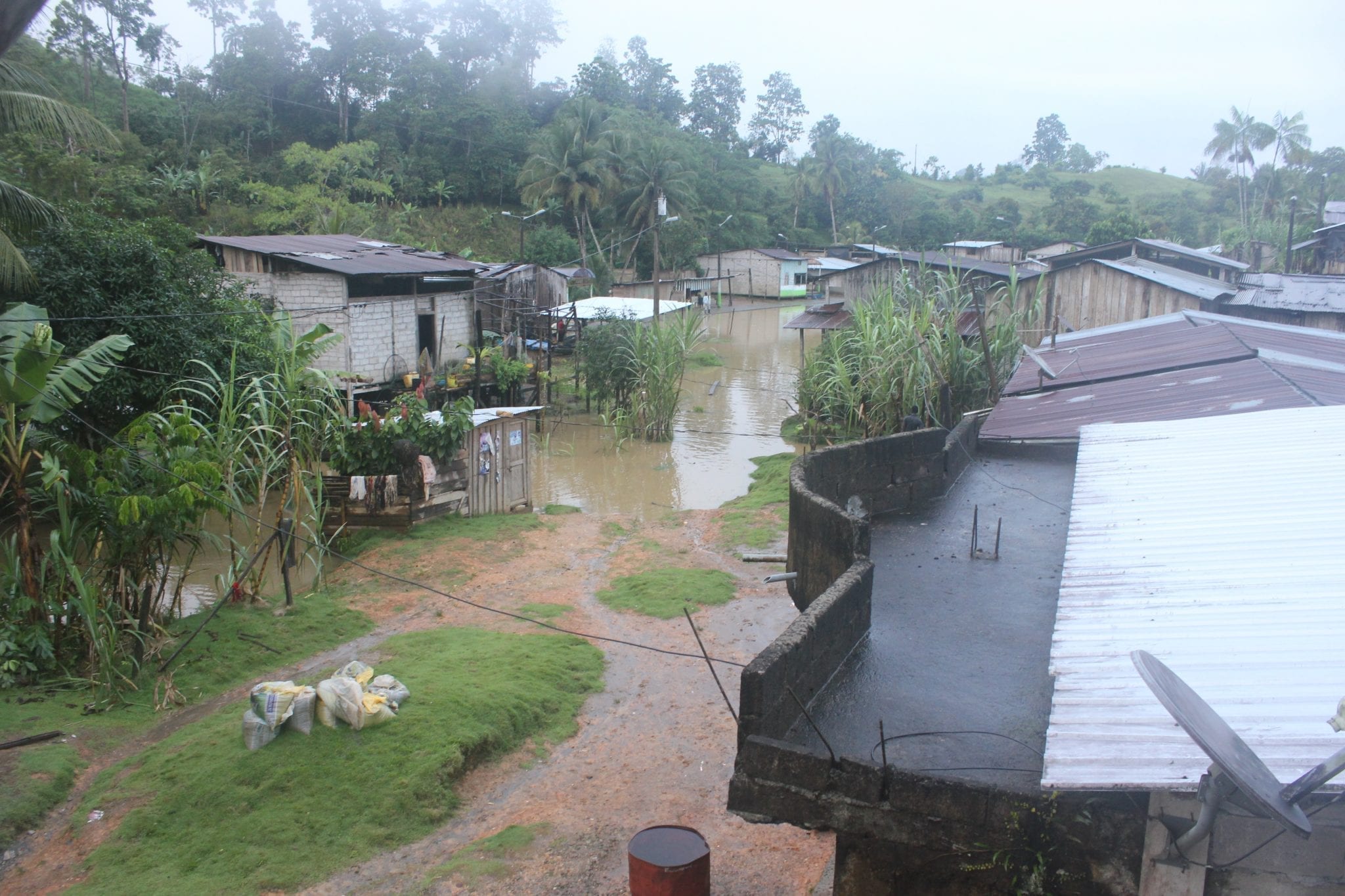 Flooding through the El Guasmo village